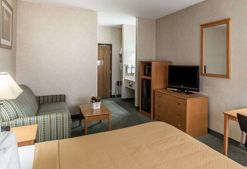 هتل Quality Inn At Collins Road  Cedar Rapids