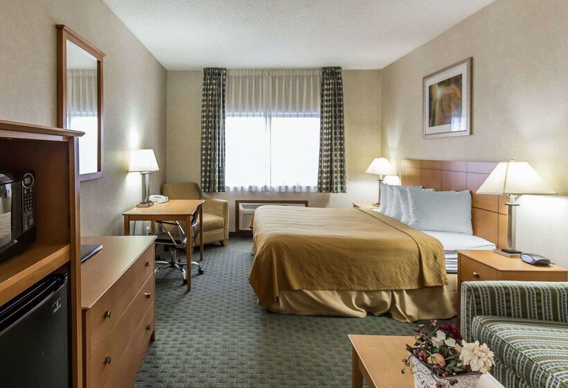 هتل Quality Inn At Collins Road  Cedar Rapids