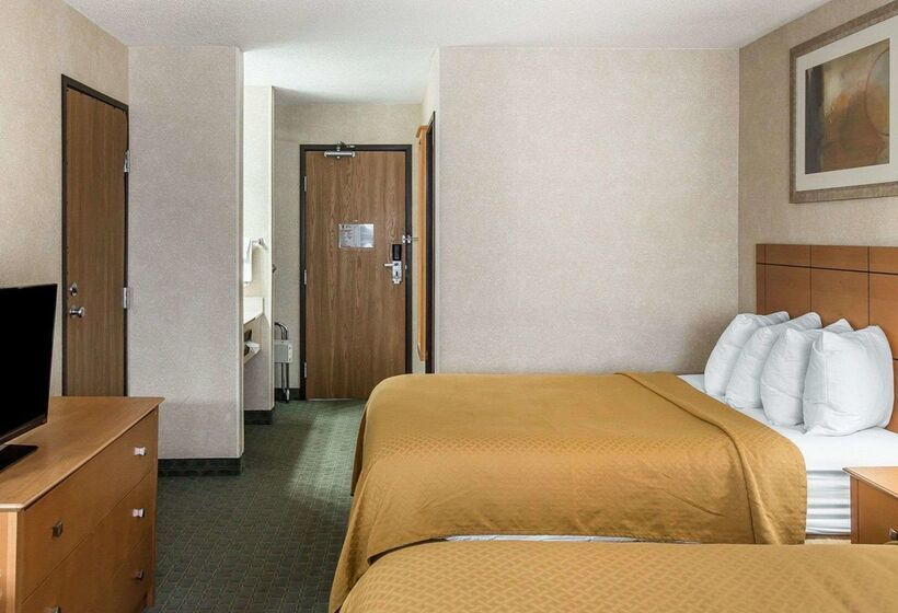 هتل Quality Inn At Collins Road  Cedar Rapids