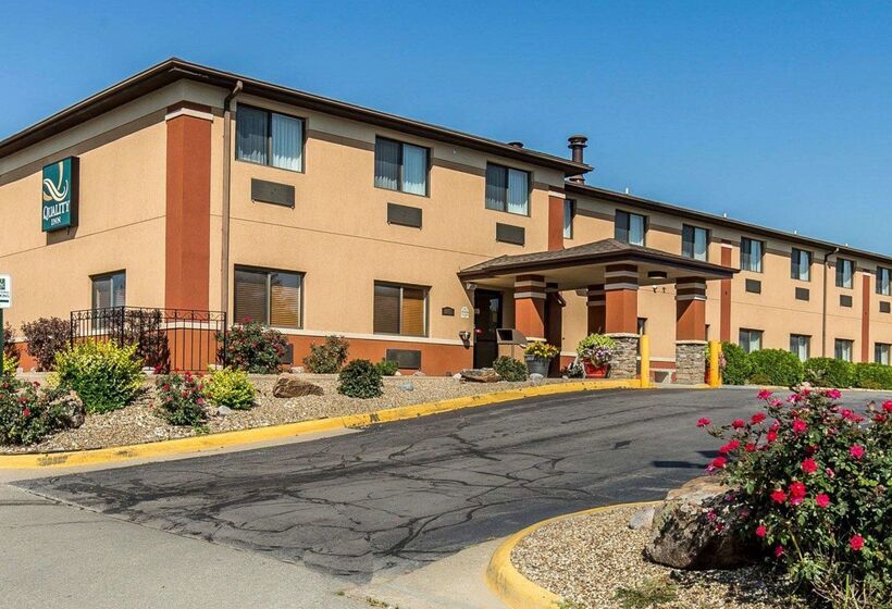 هتل Quality Inn At Collins Road  Cedar Rapids