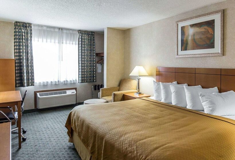 هتل Quality Inn At Collins Road  Cedar Rapids