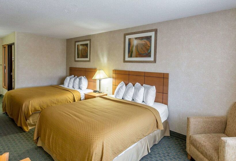 هتل Quality Inn At Collins Road  Cedar Rapids