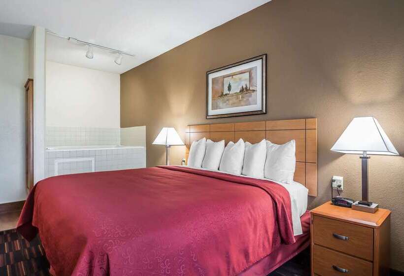 Отель Quality Inn Coralville Iowa River Landing