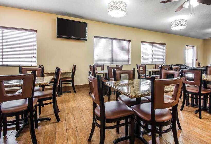 هتل Quality Inn Dubuque On Hwy 20