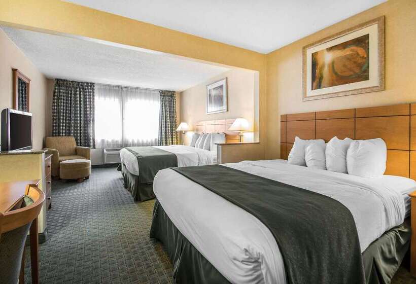 هتل Quality Inn Dubuque On Hwy 20