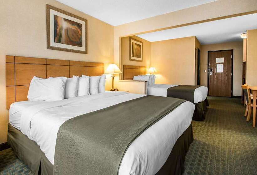 هتل Quality Inn Dubuque On Hwy 20
