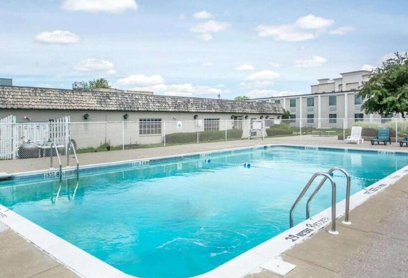 هتل Quality Inn Geneseo