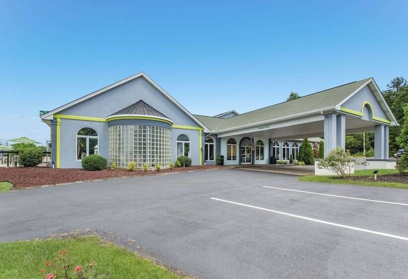 Отель Quality Inn