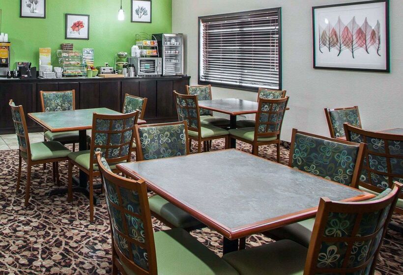 هتل Quality Inn Near I72 And Hwy 51