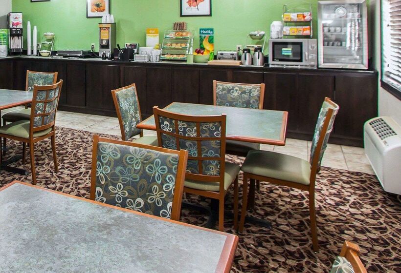 هتل Quality Inn Near I72 And Hwy 51