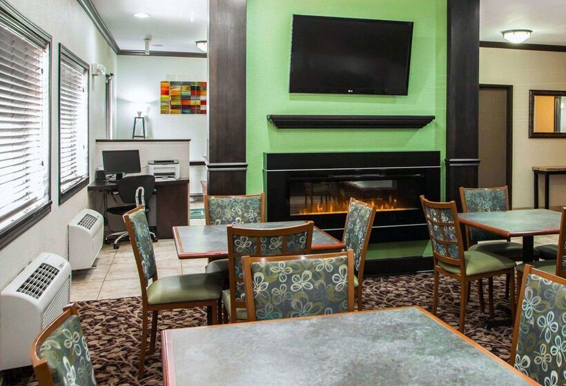 هتل Quality Inn Near I72 And Hwy 51