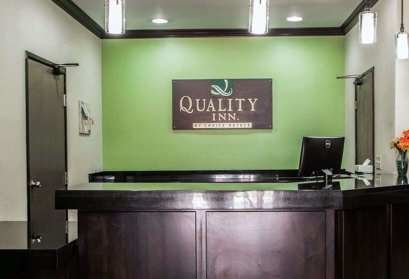 هتل Quality Inn Near I72 And Hwy 51