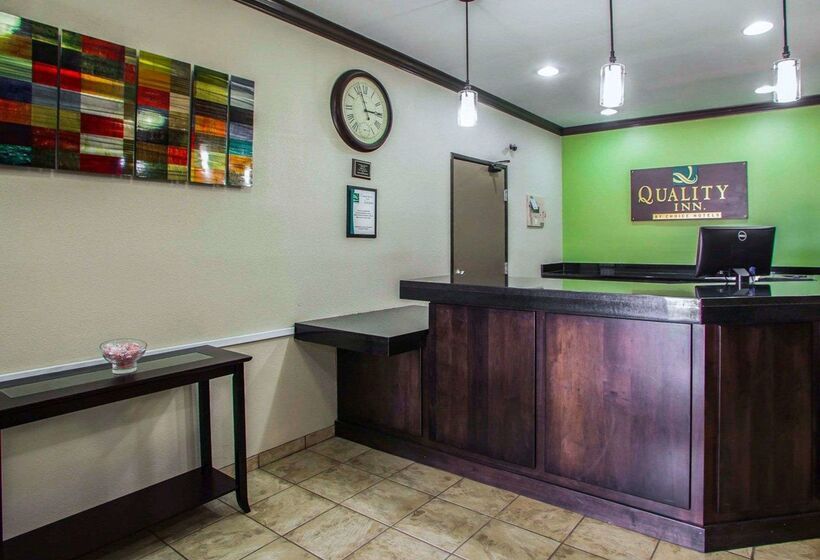 هتل Quality Inn Near I72 And Hwy 51