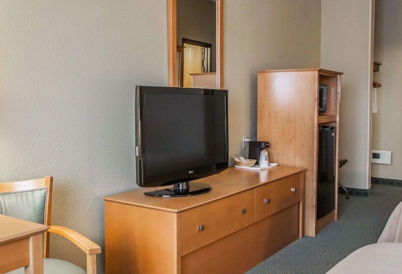 هتل Quality Inn Near I72 And Hwy 51