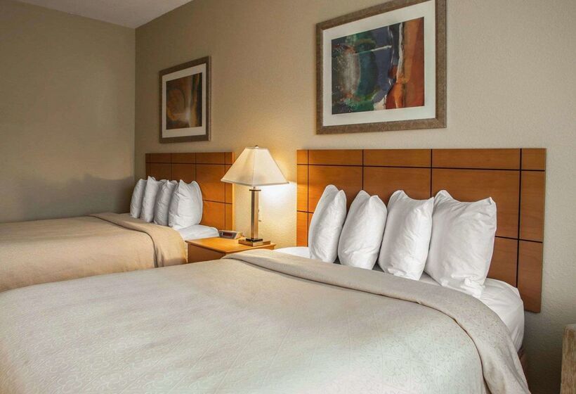 هتل Quality Inn Near I72 And Hwy 51