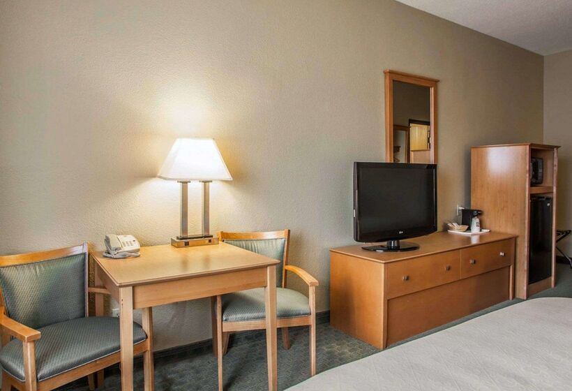 هتل Quality Inn Near I72 And Hwy 51