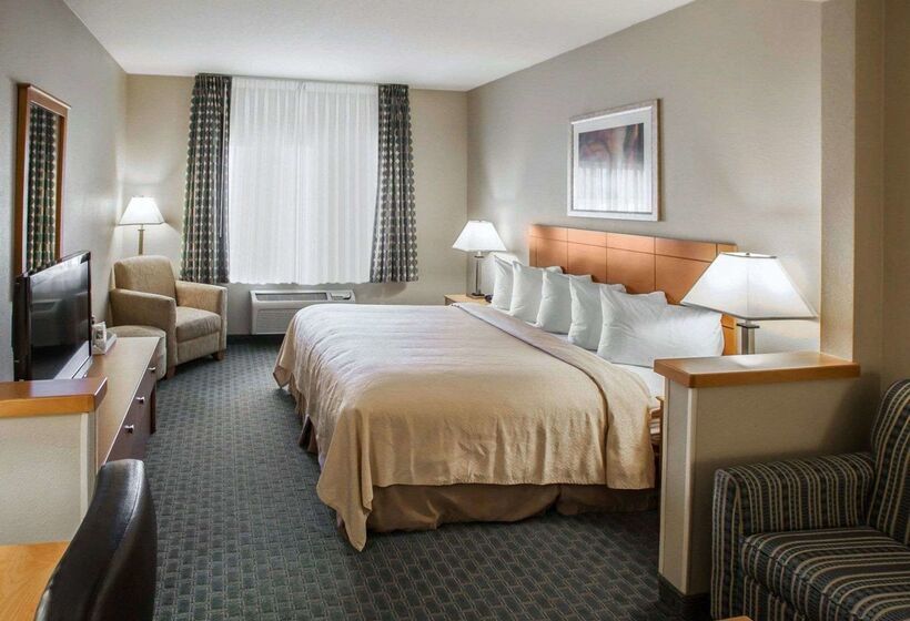 هتل Quality Inn Near I72 And Hwy 51
