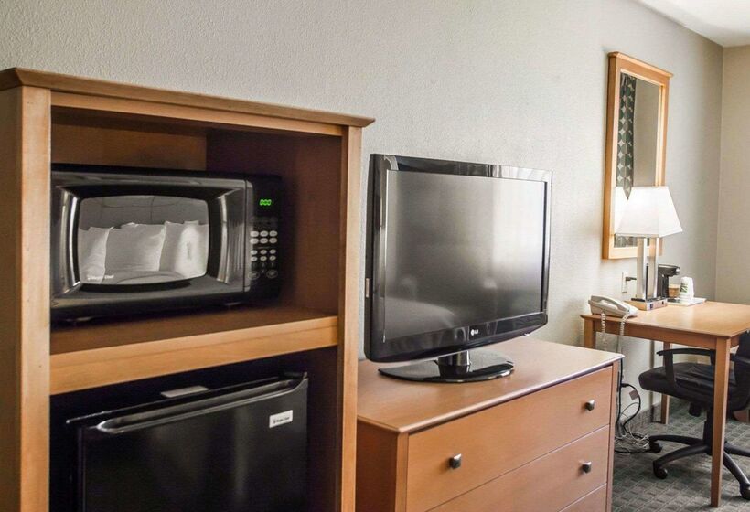 هتل Quality Inn Near I72 And Hwy 51
