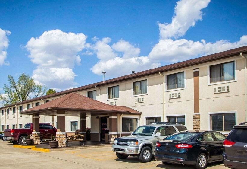 هتل Quality Inn Near I72 And Hwy 51