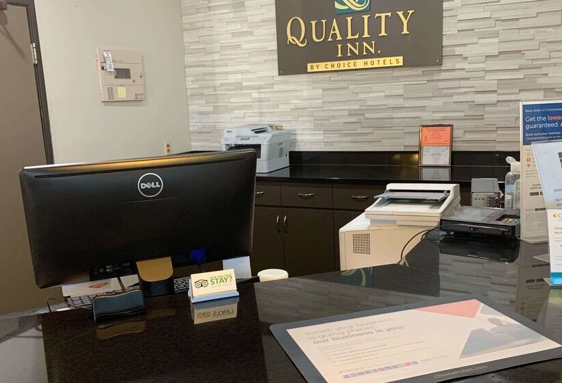 هتل Quality Inn Near I72 And Hwy 51