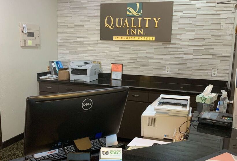 هتل Quality Inn Near I72 And Hwy 51
