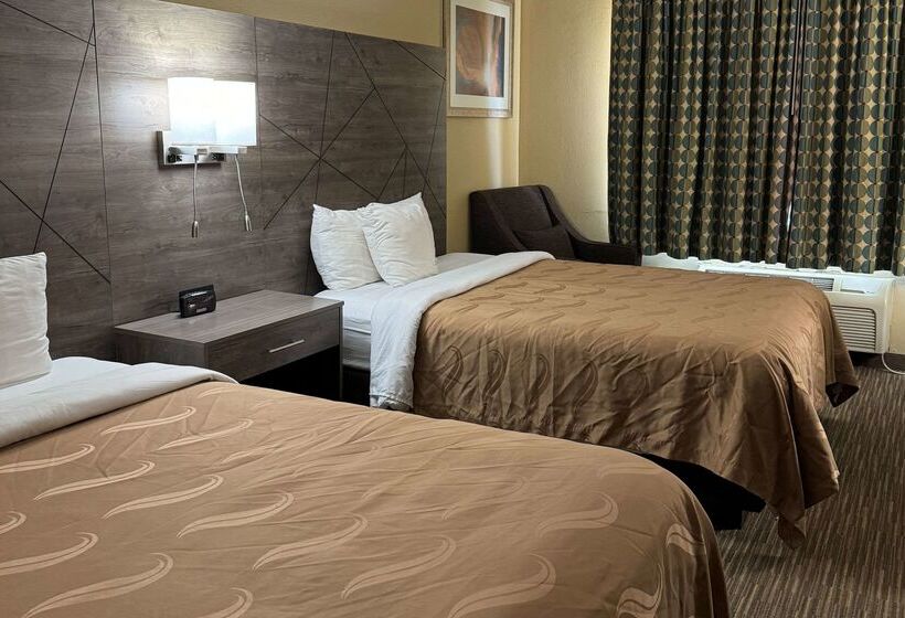 هتل Quality Inn Near I72 And Hwy 51