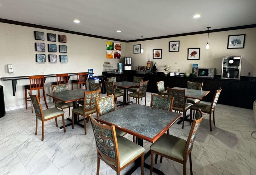هتل Quality Inn Near I72 And Hwy 51
