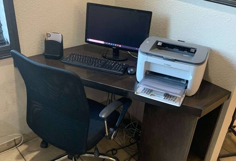 هتل Quality Inn Near I72 And Hwy 51