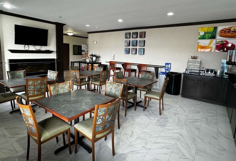 هتل Quality Inn Near I72 And Hwy 51