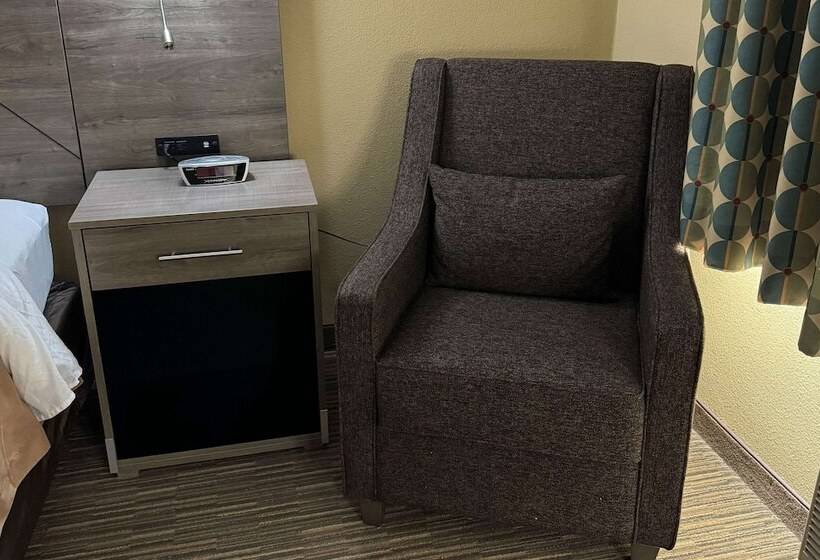 هتل Quality Inn Near I72 And Hwy 51