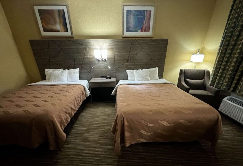 هتل Quality Inn Near I72 And Hwy 51