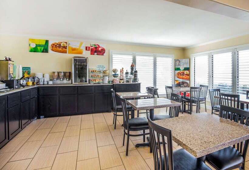 בית מלון כפרי Quality Inn & Suites