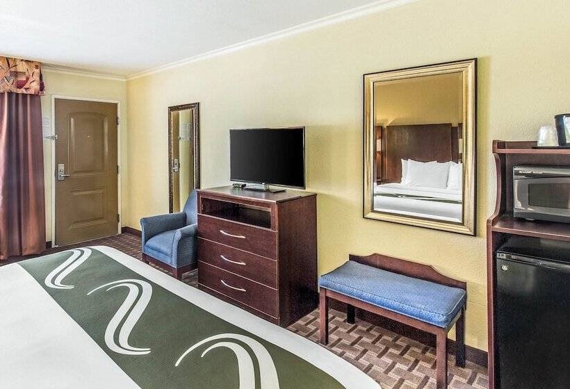 בית מלון כפרי Quality Inn & Suites