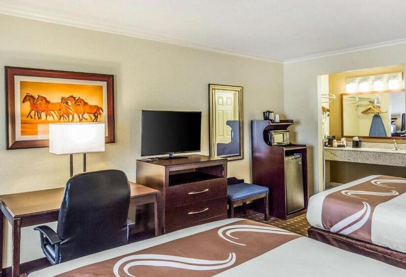 בית מלון כפרי Quality Inn & Suites