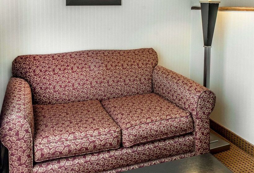 هتل Quality Inn & Suites Farmington