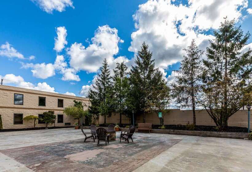 فندق Quality Inn University Lansing