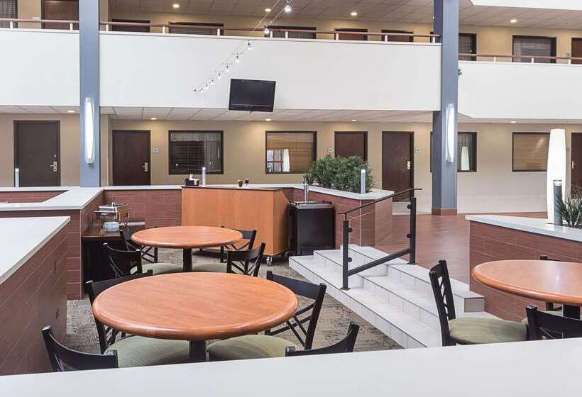 فندق Quality Suites