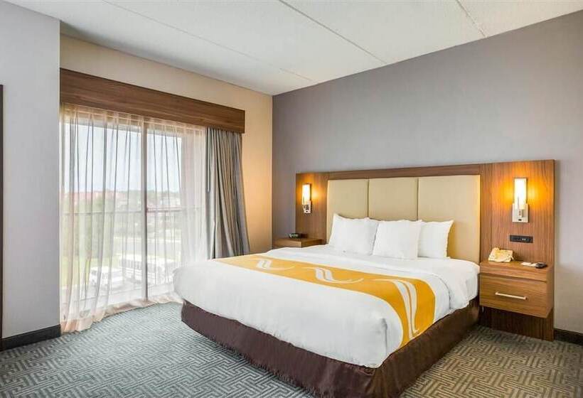 هتل Quality Suites Lansing