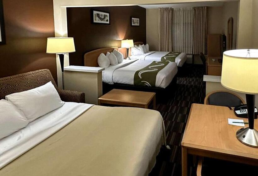 هتل Quality Suites Near West Acres