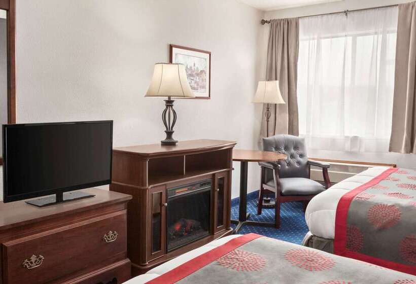 هتل Ramada By Wyndham Arcata