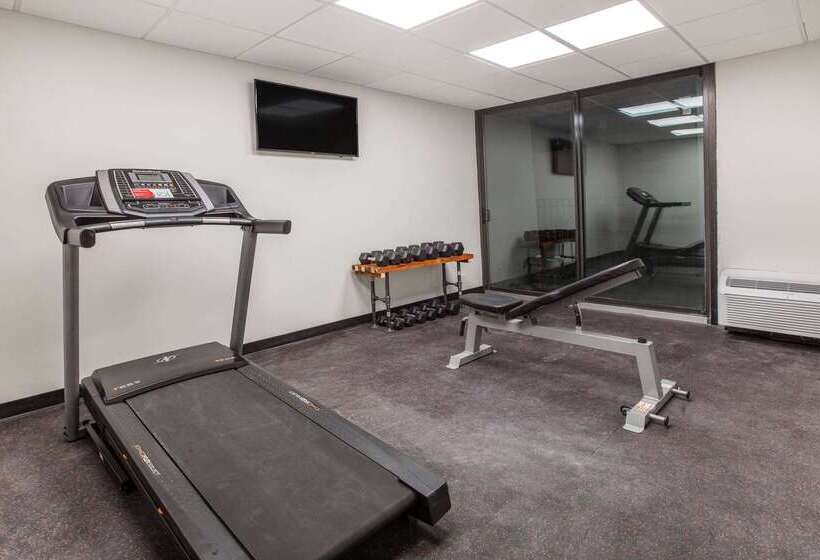 هتل Ramada By Wyndham Austin South