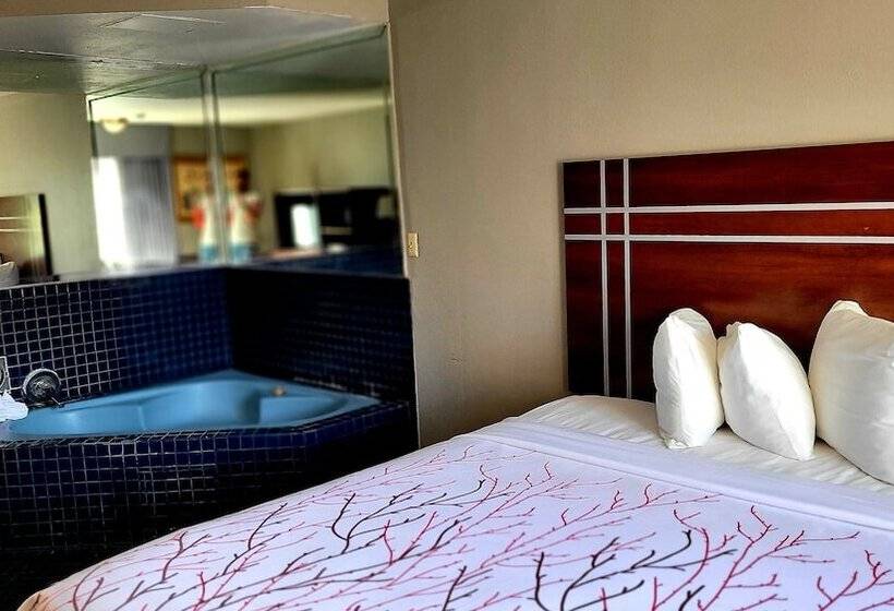 هتل Rancho San Diego Inn & Suites