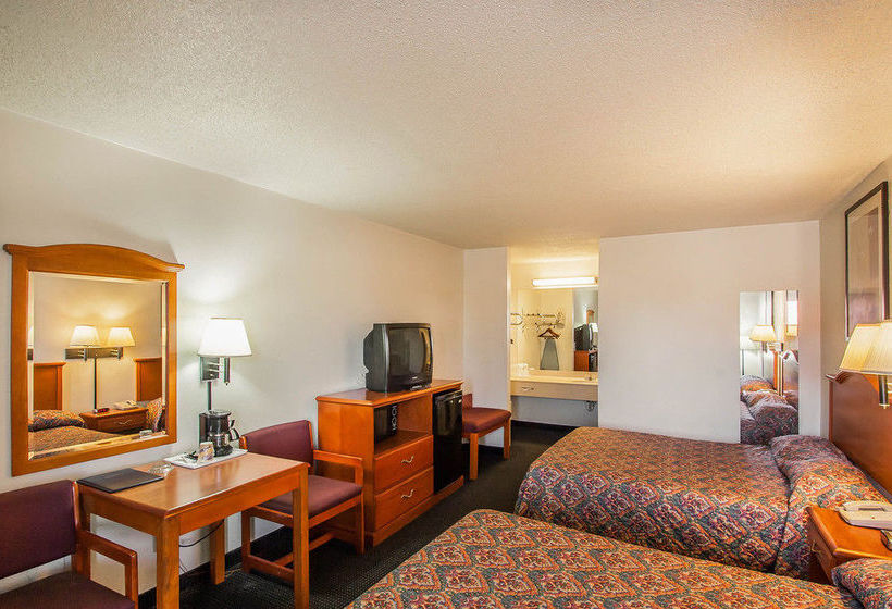 בית מלון כפרי Rodeway Inn Effingham