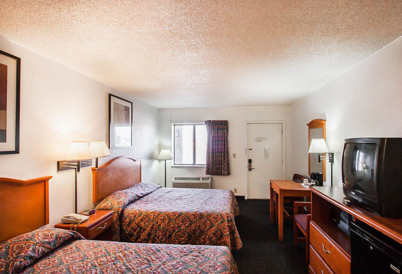 Hotel Rodeway Inn Effingham