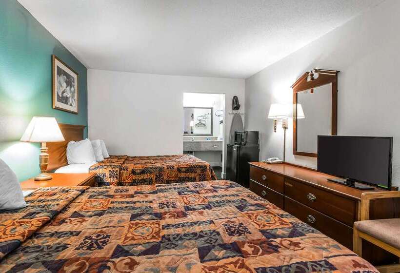 בית מלון כפרי Rodeway Inn