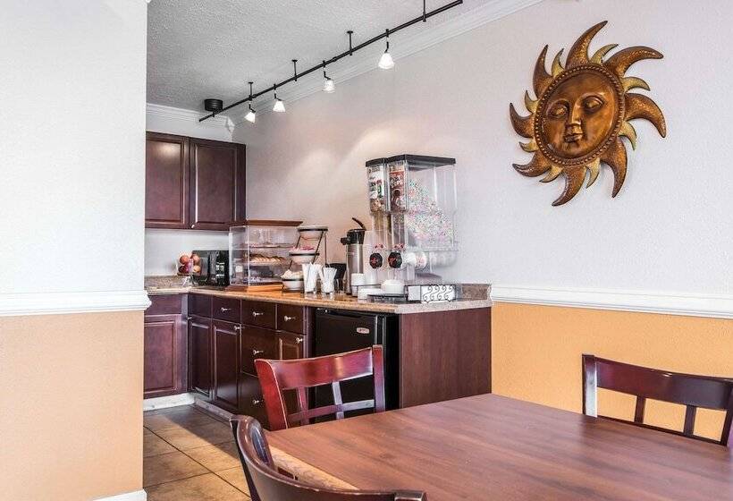 בית מלון כפרי Rodeway Inn