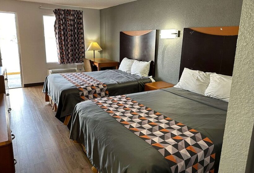 בית מלון כפרי Rodeway Inn