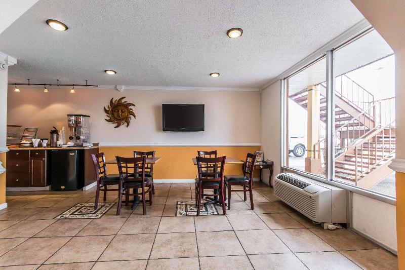 בית מלון כפרי Rodeway Inn