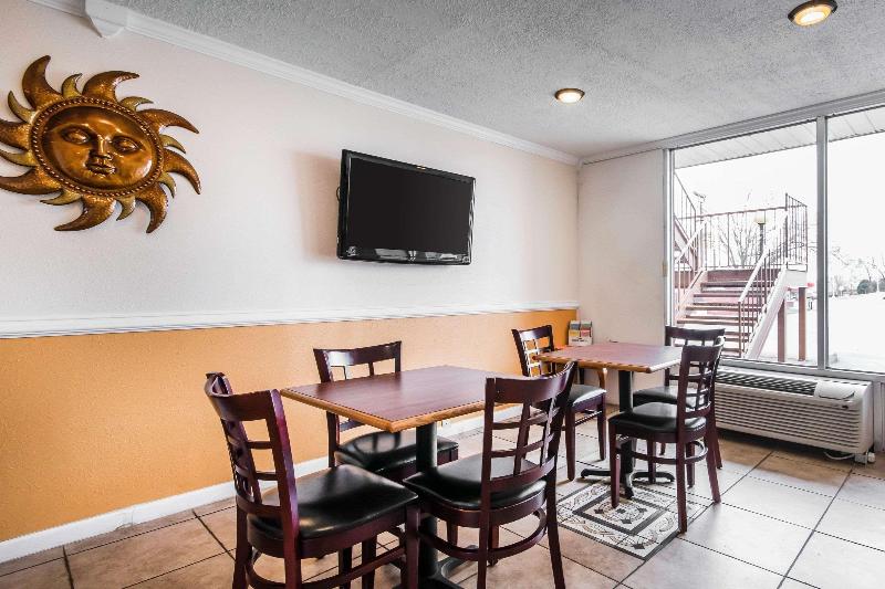 בית מלון כפרי Rodeway Inn