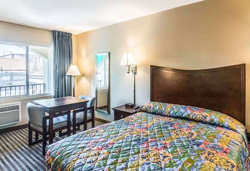 호텔 Rodeway Inn Regalodge